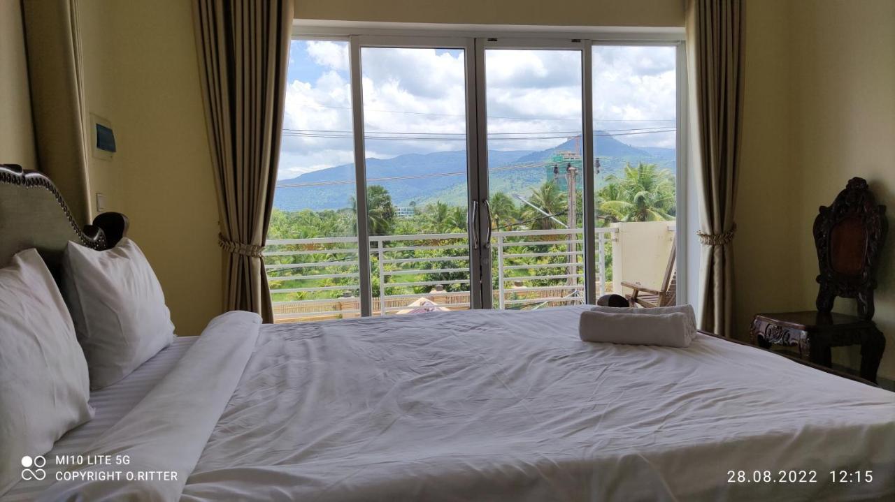 Monica Guesthouse กำปอต ภายนอก รูปภาพ
